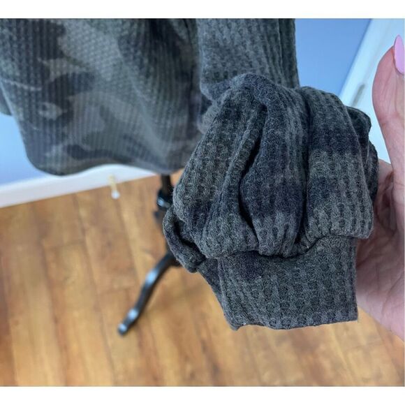 Daytrip Women's Large Camo Buttoned Pullover Hooded Long Sleeve Top Sweatshirt - Picture 4 of 8